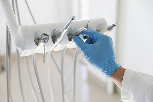 Professional Emergency Dentist technician working in Laupahoehoe, HI